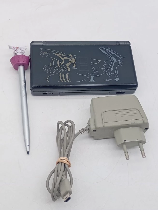 Nintendo DS Lite – Edición Especial Dialga & Palkia (Pokémon Diamond & Pearl)